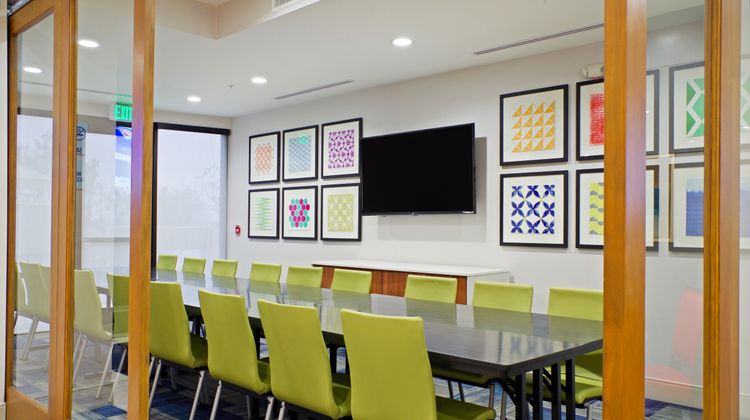 Holiday Inn Express Phoenix North Meeting