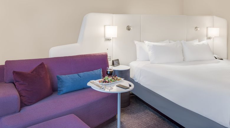 <b>Crowne Plaza Cleveland at Playhouse Sq Room</b>. Images powered by <a href="https://www.leonardoworldwide.com/" title="Leonardo Worldwide" target="_blank">Leonardo</a>.