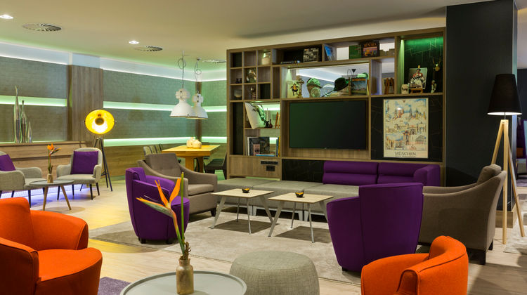 Holiday Inn Munich-City Centre Lobby