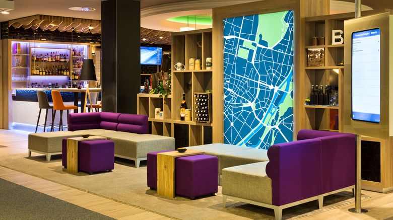 <b>Holiday Inn Munich-City Centre Lobby</b>. Images powered by <a href="https://www.leonardoworldwide.com/" title="Leonardo Worldwide" target="_blank">Leonardo</a>.