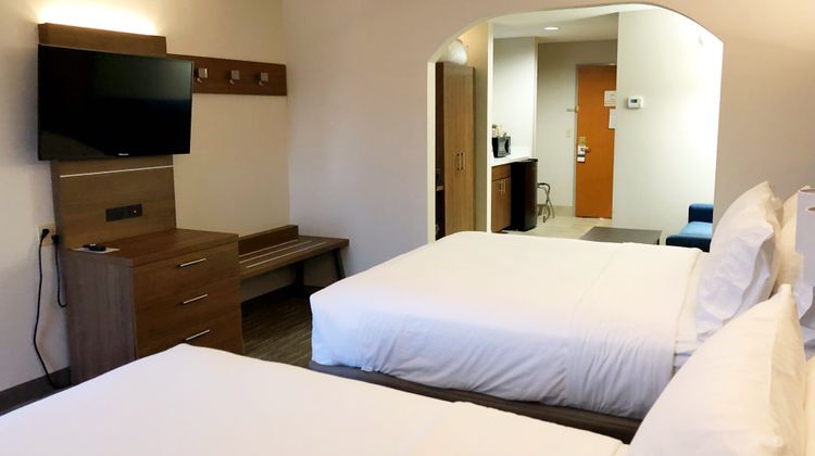 Holiday Inn Express & Suites Harrison Room
