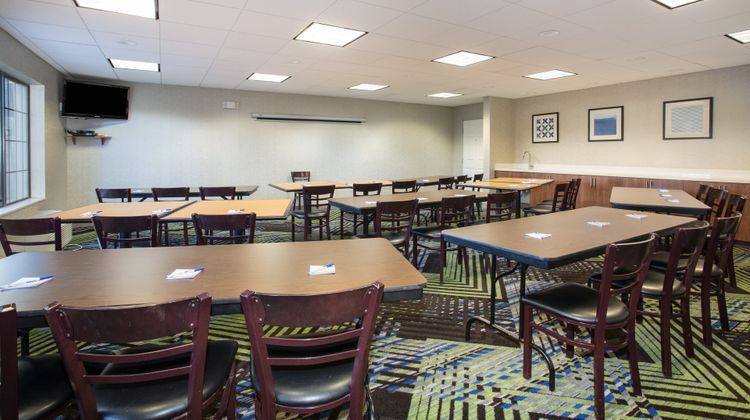 Holiday Inn Express Hotel & Suites Meeting