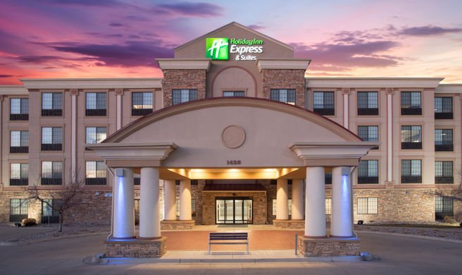 Holiday Inn Express Hotel & Suites Exterior
