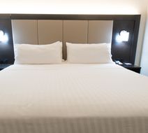 Holiday Inn Express Hotel & Suites - PA Room