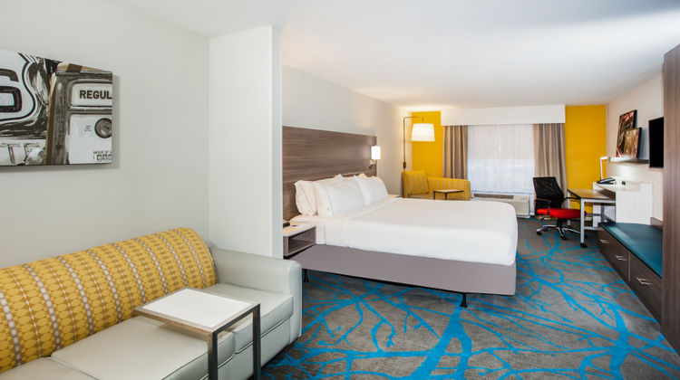 Holiday Inn Express/Suites Litchfield W Suite