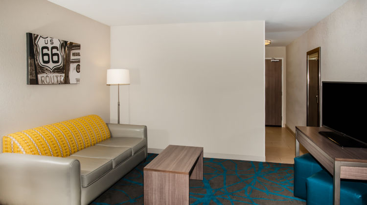 Holiday Inn Express/Suites Litchfield W Suite