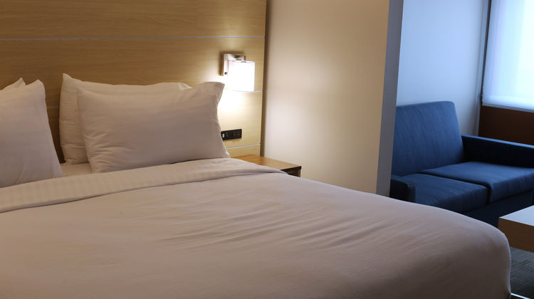 Holiday Inn Express Biloxi-Beach Blvd Suite
