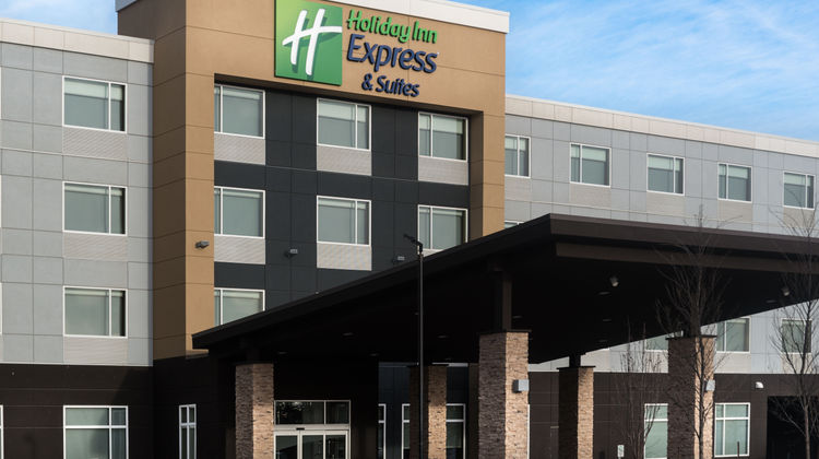 Holiday Inn Express/Stes West Edmonton Exterior