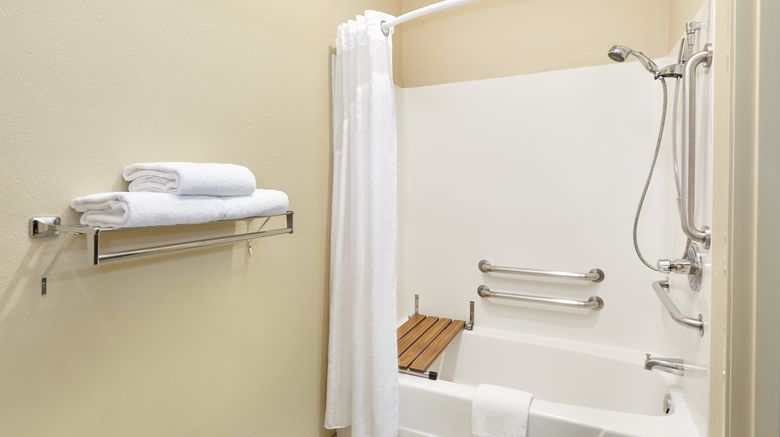 <b>Holiday Inn Express & Stes Libertyville Room</b>. Images powered by <a href="https://www.leonardoworldwide.com/" title="Leonardo Worldwide" target="_blank">Leonardo</a>.