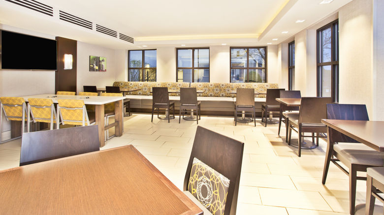 <b>Holiday Inn Express Boston-Waltham Restaurant</b>. Images powered by <a href="https://www.leonardoworldwide.com/" title="Leonardo Worldwide" target="_blank">Leonardo</a>.