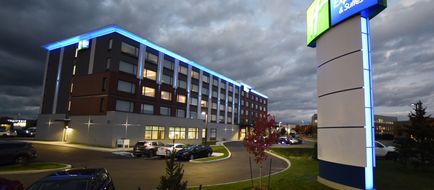 Holiday Inn Express & Suites Gatineau Exterior
