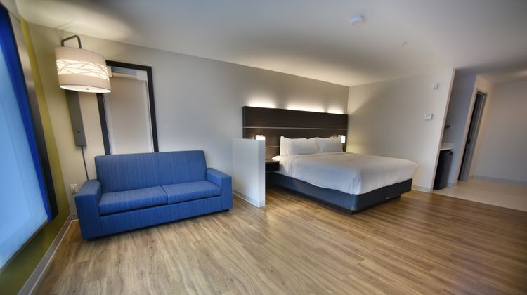 Holiday Inn Express & Suites Gatineau Room