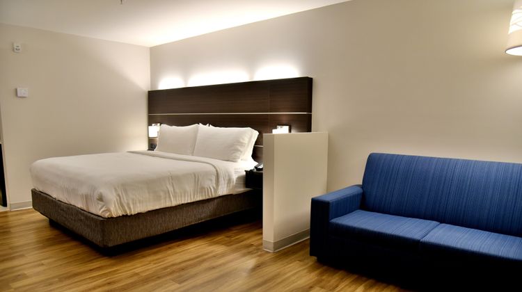 Holiday Inn Express & Suites Gatineau Room