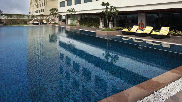 Crowne Plaza New Delhi Mayur Vihar Noida Pool