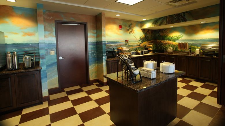 <b>Pier House 60 Lobby</b>. Images powered by <a href="https://www.leonardoworldwide.com/" title="Leonardo Worldwide" target="_blank">Leonardo</a>.
