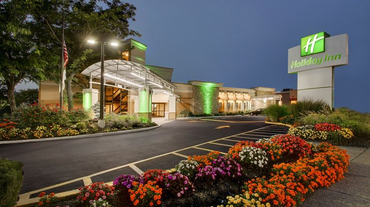 Holiday Inn Westbury Long Island Exterior
