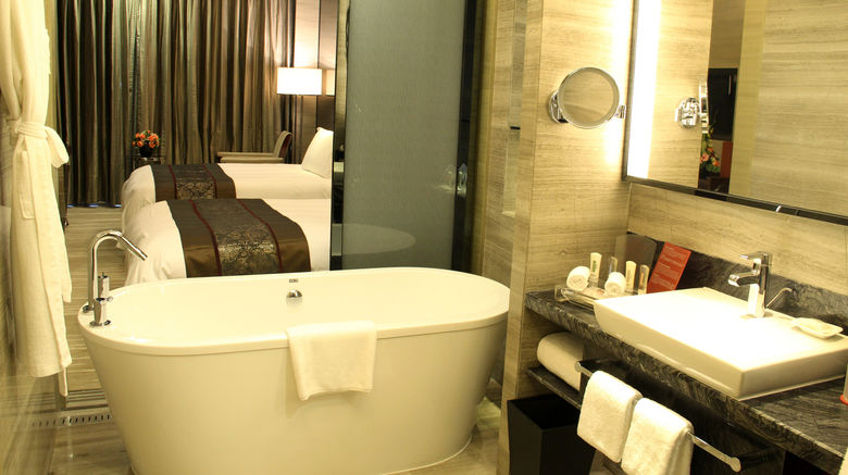 <b>Crowne Plaza Longgang City Ctr Room</b>. Images powered by <a href="https://www.leonardoworldwide.com/" title="Leonardo Worldwide" target="_blank">Leonardo</a>.