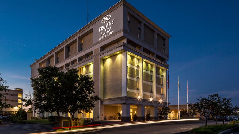 <b>Crowne Plaza Suites Pittsburgh South Exterior</b>. Images powered by <a href="https://www.leonardoworldwide.com/" title="Leonardo Worldwide" target="_blank">Leonardo</a>.