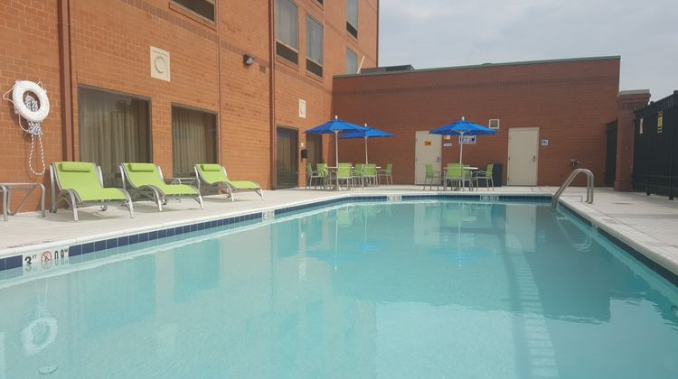 Holiday Inn Express BWI Airport Pool