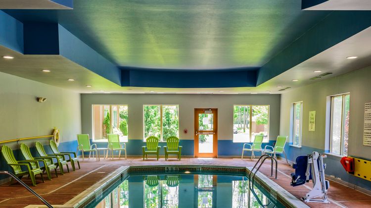 Holiday Inn Express Hotel & Suites Pool