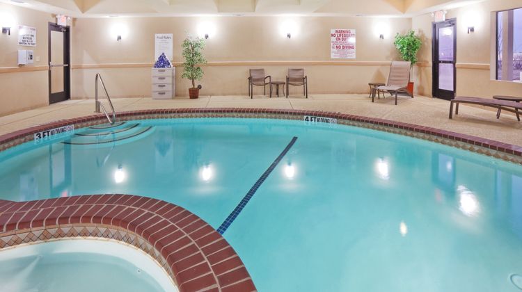 Holiday Inn Express & Suites Denton Pool