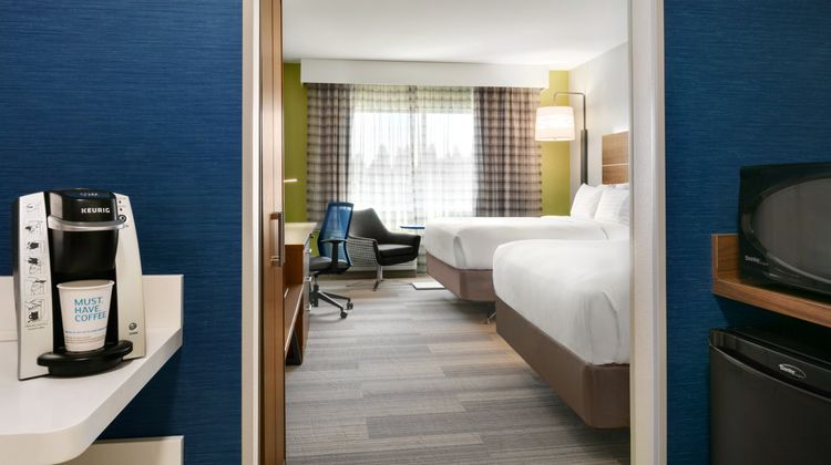 Holiday Inn Express & Suites Salisbury Room