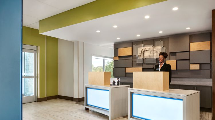 Holiday Inn Express & Suites Salisbury Lobby