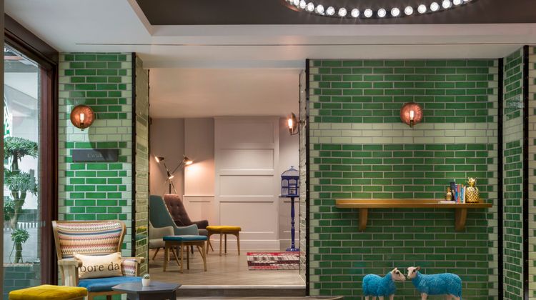 Hotel Indigo Cardiff Lobby