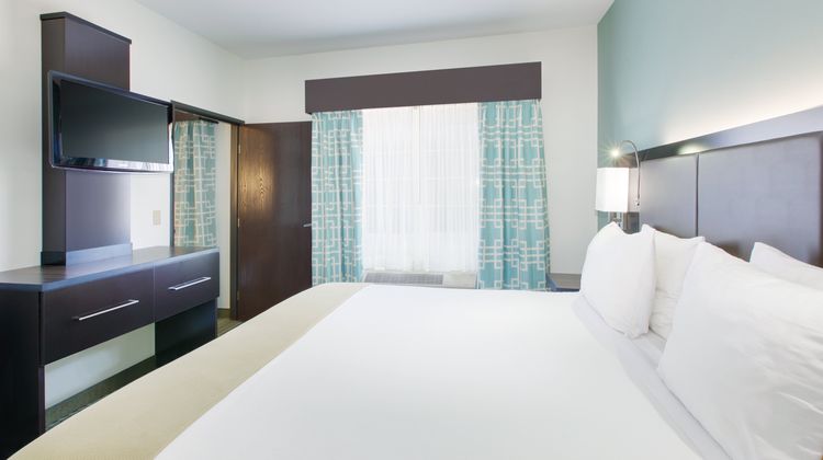 Holiday Inn Express Monticello Suite