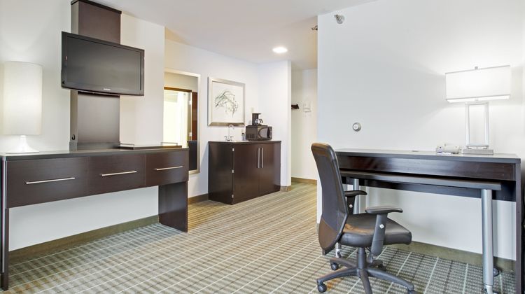 Holiday Inn Express Monticello Suite