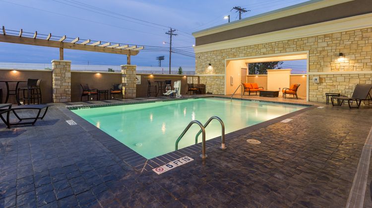Holiday Inn San Marcos Pool