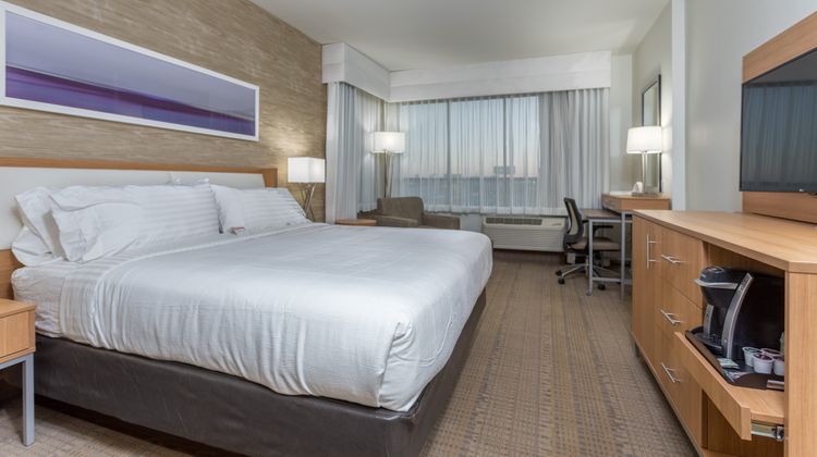 Holiday Inn San Marcos Room