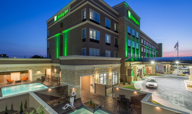 Holiday Inn San Marcos Exterior