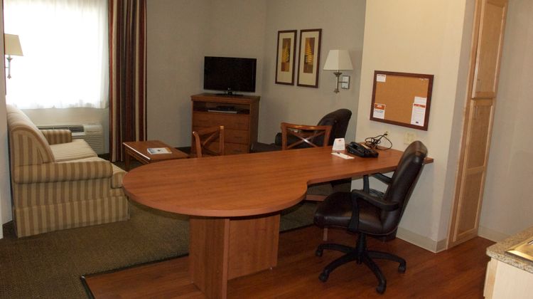 Candlewood Suites Bordentown Suite
