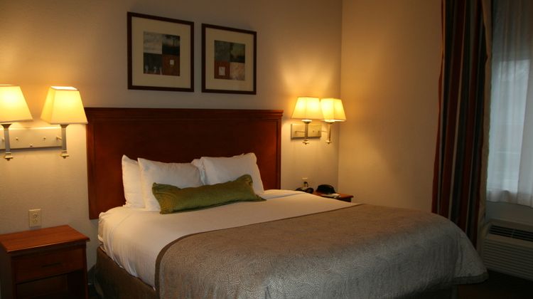 Candlewood Suites Bordentown Suite