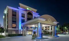 Holiday Inn Express Hotel & Suites