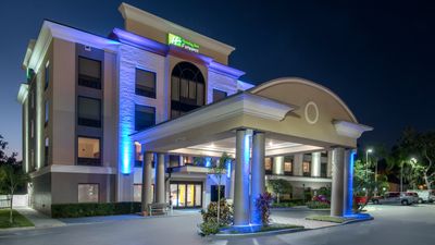Holiday Inn Express Hotel & Suites