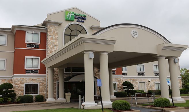 Holiday Inn Express & Suites Greenville Exterior