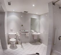 Holiday Inn London Heathrow Room