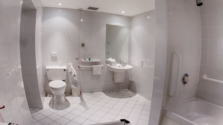Holiday Inn London Heathrow Room