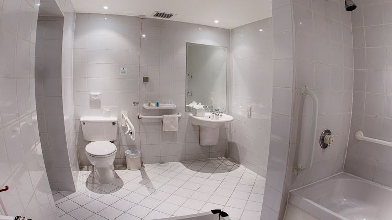 <b>Holiday Inn London Heathrow Room</b>. Images powered by <a href="https://www.leonardoworldwide.com/" title="Leonardo Worldwide" target="_blank">Leonardo</a>.