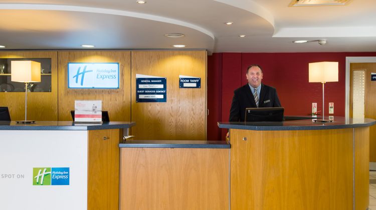 Holiday Inn Express Swansea-East Lobby