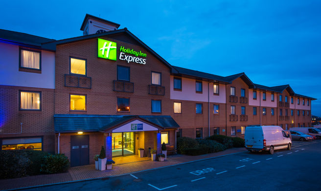 Holiday Inn Express Swansea-East Exterior