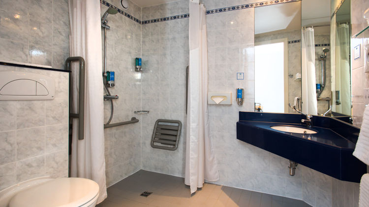 Holiday Inn Express Swansea-East Room