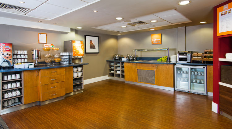 Holiday Inn Express Swansea-East Restaurant