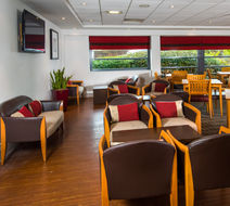 Holiday Inn Express Swansea-East Lobby