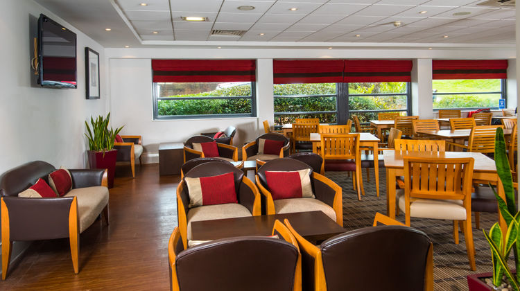 Holiday Inn Express Swansea-East Lobby