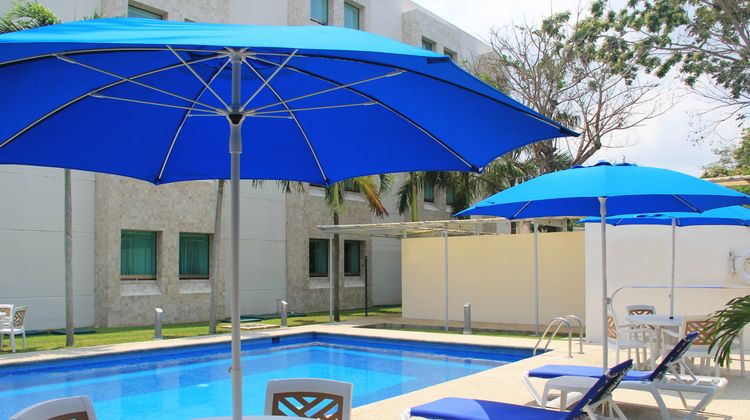 Holiday Inn Express Paraiso Dos Bocas Pool