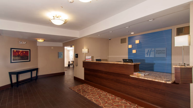 Holiday Inn Express Lobby