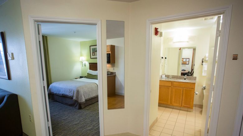 <b>Candlewood Suites Nederland Room</b>. Images powered by <a href="https://www.leonardoworldwide.com/" title="Leonardo Worldwide" target="_blank">Leonardo</a>.